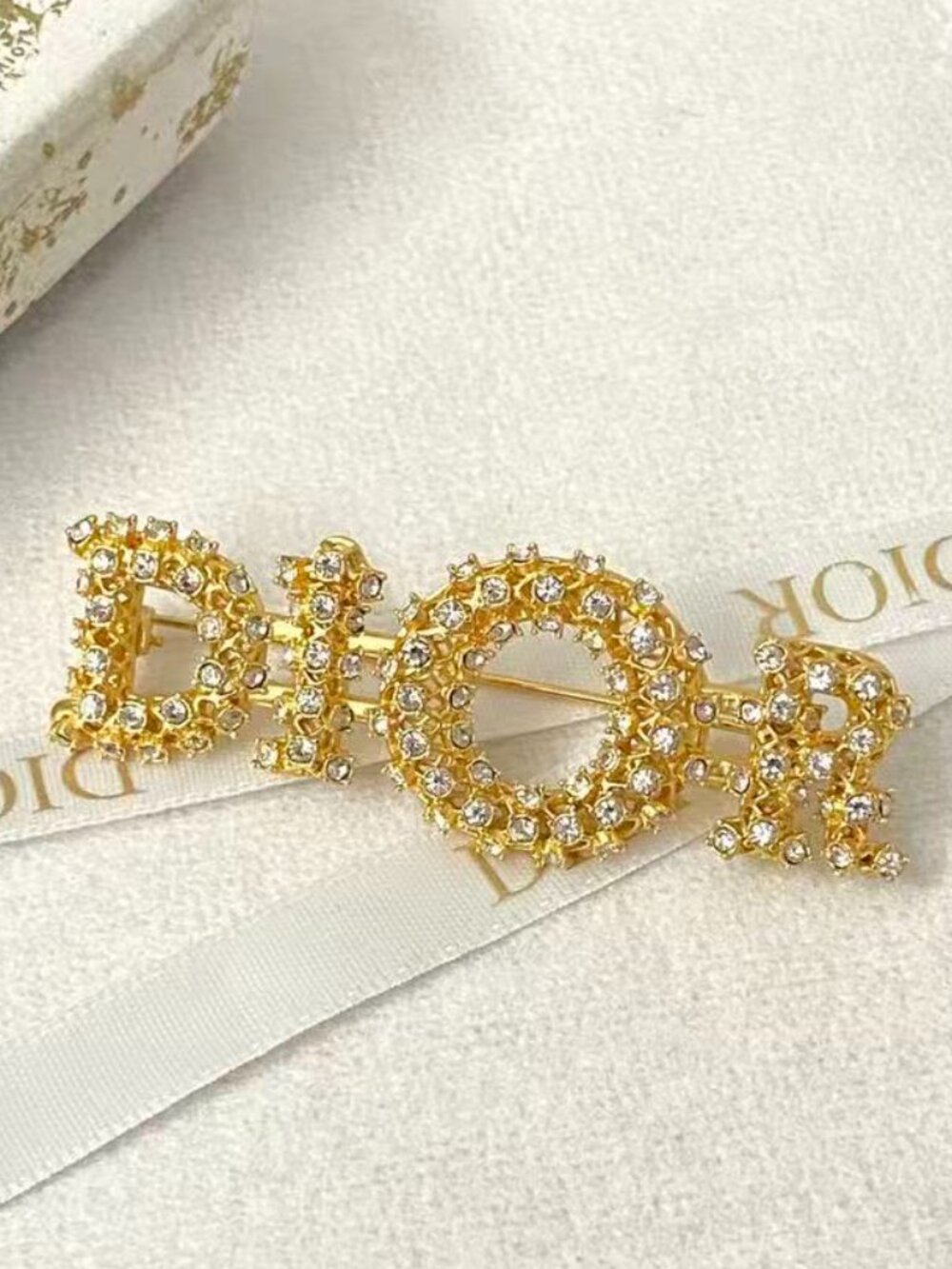 ♥️❤️DIOR Classic Letter Crystal Brooch